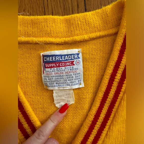 Vintage Cheerleading Uniform - Picture 4 of 8